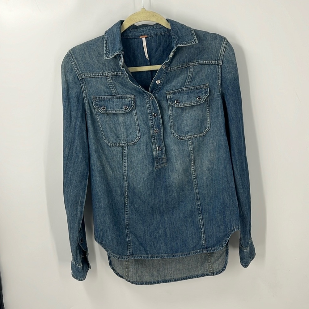 Free people 100% cotton denim 1/2 snap high low shirt XS